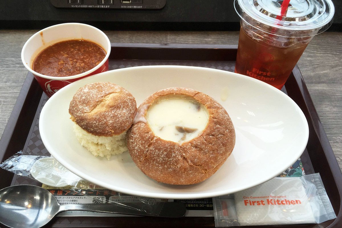 3種チーズときのこのポタージュ 石窯スープパン セット　税込930円（2018年11月）