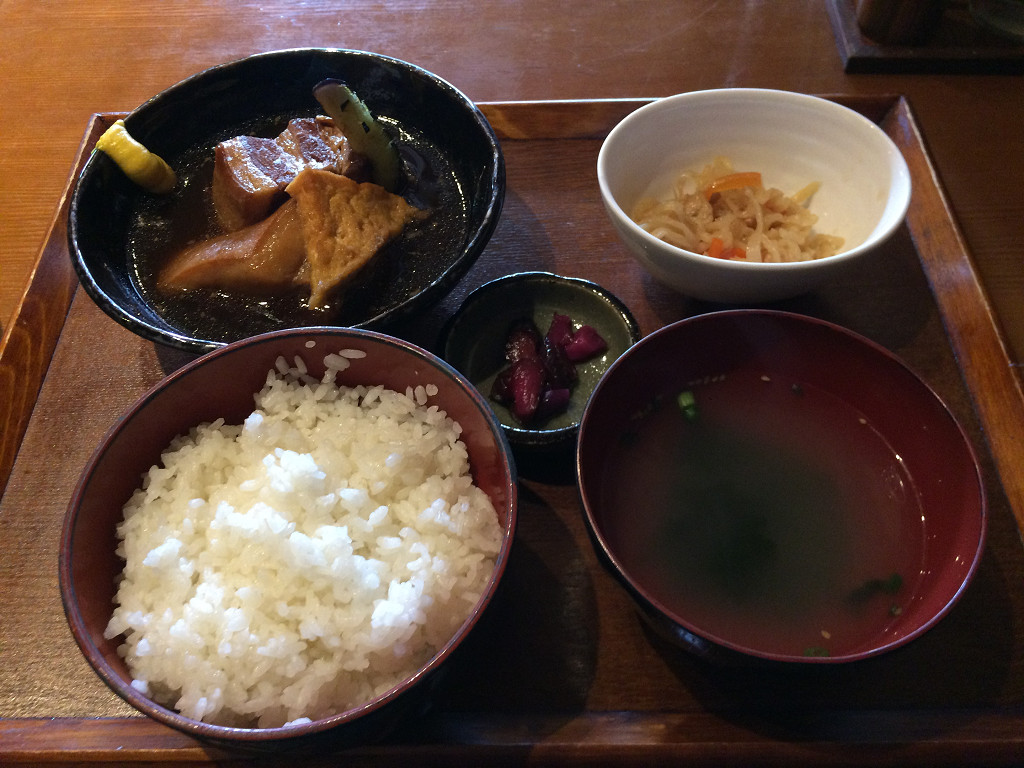 島たいむ がんじゅう ラフテー定食