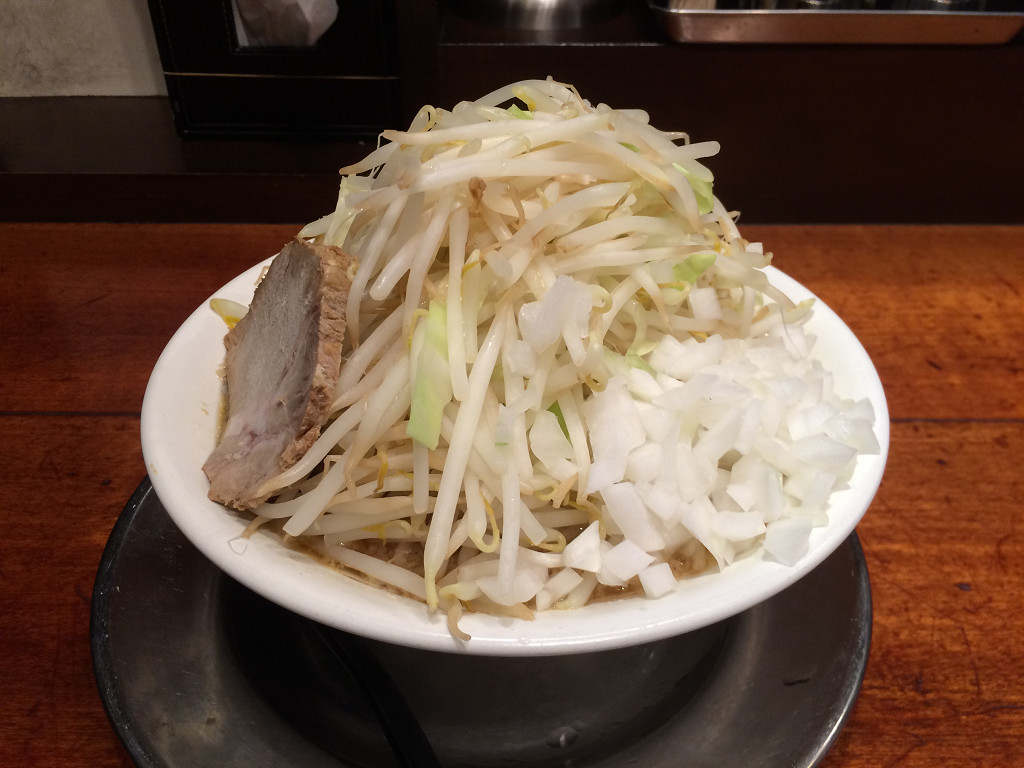 豚とこむぎ 小しょう油とんこつ 野菜・たまねぎトッピング
